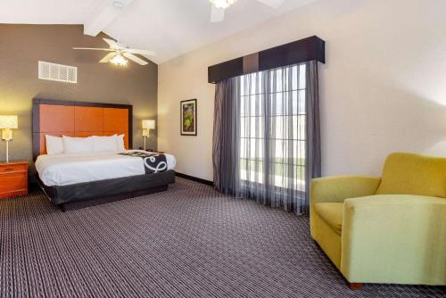 查姆平拉库恩塔旅馆客房内的一张或多张床位