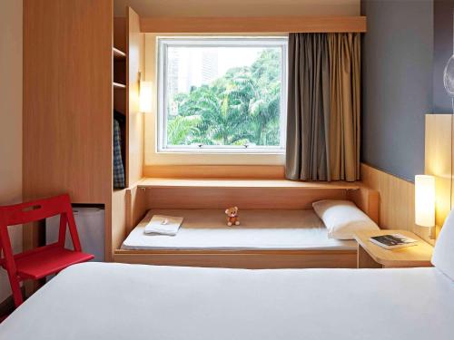 宜必思里约热内卢中央酒店客房内的一张或多张床位