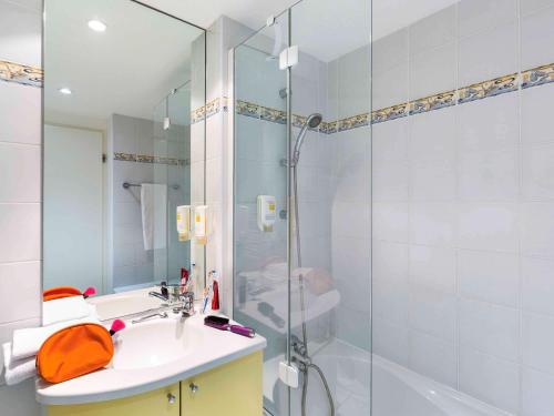 雷恩市中心爱达格公寓式酒店的一间浴室