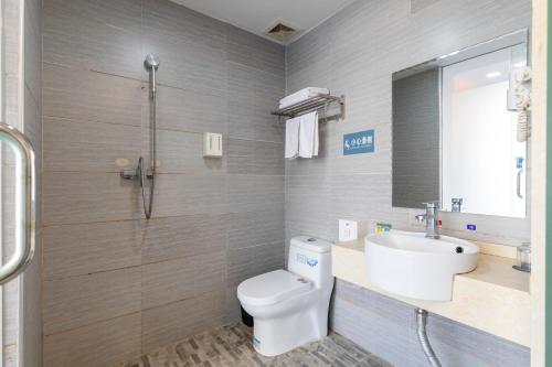 逸米酒店（广州国际会展中心广州塔店）的一间浴室