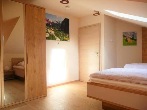 Alpenstern Ferienwohnung客房内的一张或多张床位