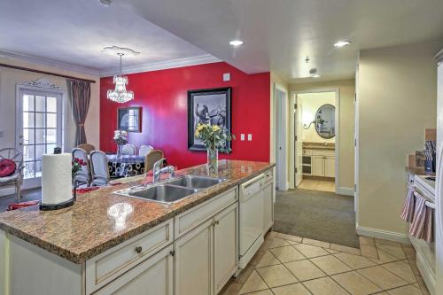 拉斯维加斯Luxury Lake Las Vegas Condo with Resort Amenities!的一个带水槽和红色墙壁的厨房