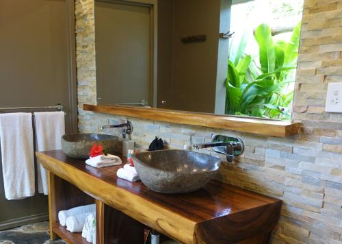 天堂湾度假酒店的一间浴室