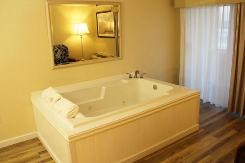 Surf Side Hotel的一间浴室