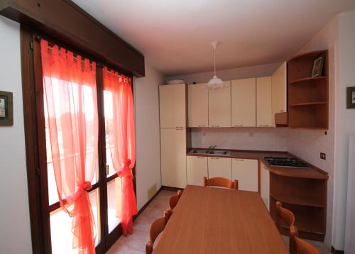 Villa Gloria appartamento E01的厨房或小厨房