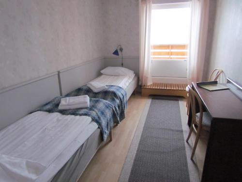 Vandrarhemsboende på Ammarnäsgården客房内的一张或多张床位