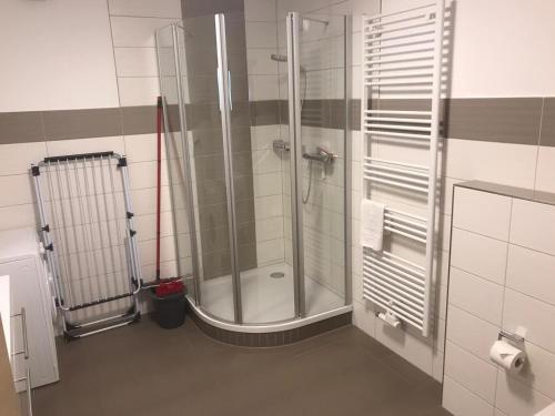 施瓦伯豪森兰德酒店的一间浴室