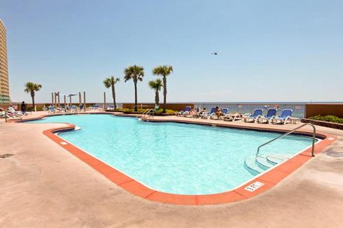 Sunrise Beach Resort III内部或周边的泳池