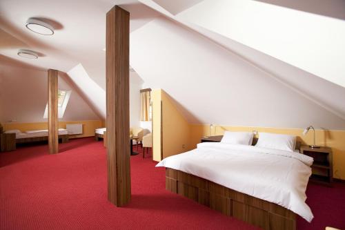 明星酒店客房内的一张或多张床位