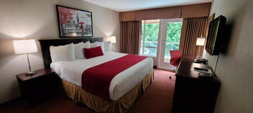 Vancouver BC Airport Hotel客房内的一张或多张床位