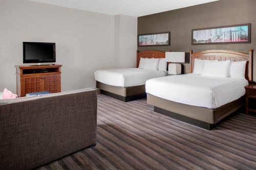 东帕西帕尼Hyatt house酒店客房内的一张或多张床位