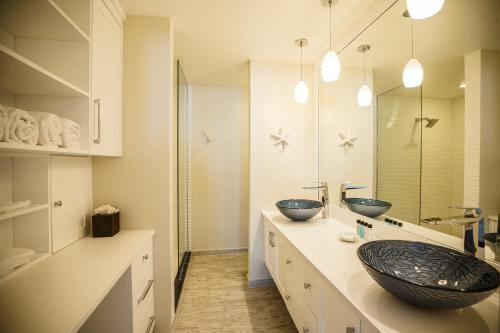 卡尔港康福特套房度假酒店的一间浴室