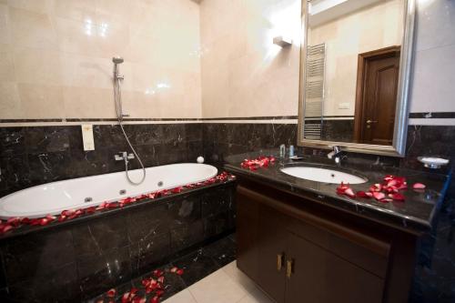 薇拉扎古酒店的一间浴室
