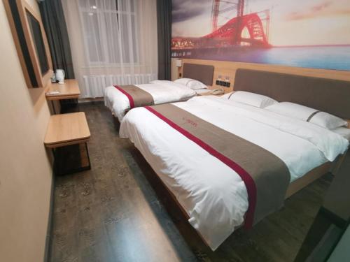 尚客优酒店内蒙古呼和浩特新城区新华广场店客房内的一张或多张床位