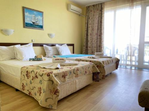 扎拉酒店客房内的一张或多张床位