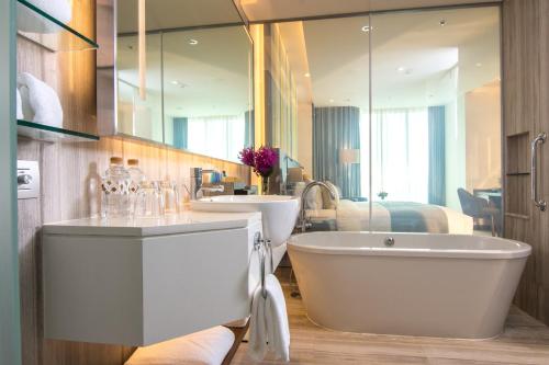 兰开斯特曼谷的一间浴室
