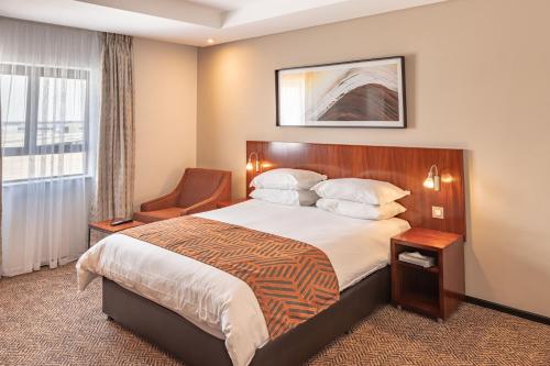 City Lodge Hotel at OR Tambo International Airport客房内的一张或多张床位