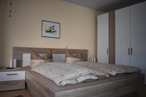 Ferienwohnungen und Gästezimmer Peter Busch客房内的一张或多张床位