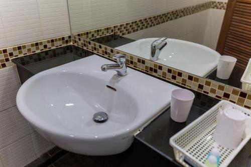 班萱坤塔高尔夫度假酒店的一间浴室