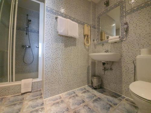 迷笛足德酒店的一间浴室