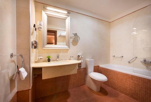 贝斯特韦斯阿斯托里亚高级酒店的一间浴室
