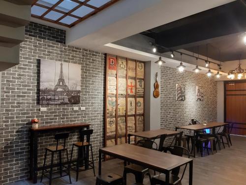 清淨背包客棧-民權館Quiet Hostel - Minquan Inn餐厅或其他用餐的地方