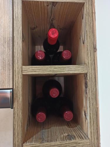 ForcallLa Caseta的装有葡萄酒瓶的木盒