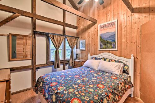 Newland Cottage 3 Miles to Grandfather Mtn Park!客房内的一张或多张床位