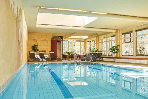鲁维格德巴耶可罗斯特酒店内部或周边的泳池