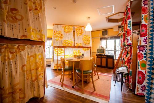 DEER Hostel OSAKA NAMBA的厨房或小厨房