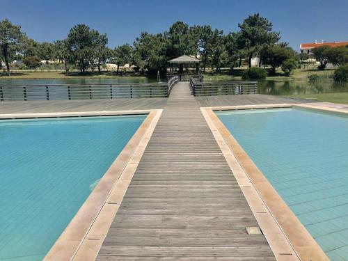 Private Lake Condo Apartment - Tróia内部或周边的泳池