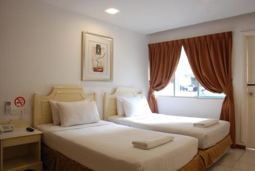 海滨服务式公寓客房内的一张或多张床位
