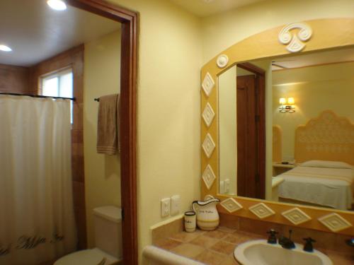 Hotel Maria Mixteca的一间浴室