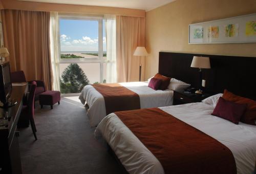 马约拉斯格广场豪生度假赌场酒店客房内的一张或多张床位