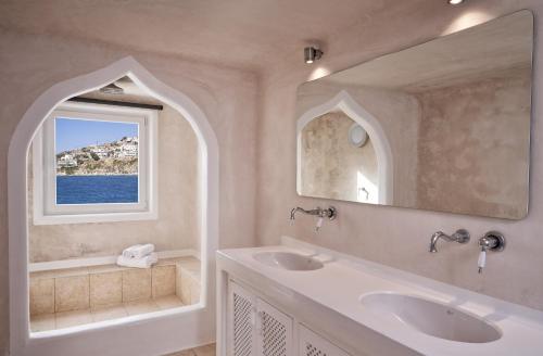 Villa Santa Katerina - Sea View & Outdoor Hot Tub的一间浴室