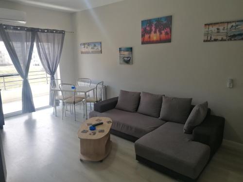 Mamaia Nord Apartment的休息区