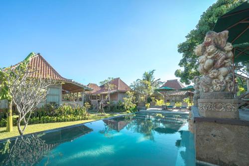 Kirani Joglo Villa Bali by Mahaputra内部或周边的泳池