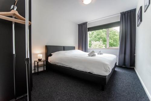 Zandvoort North Spacious 2 bedroom apartment客房内的一张或多张床位