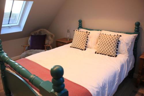 Charming and luxury retreats on our farm客房内的一张或多张床位