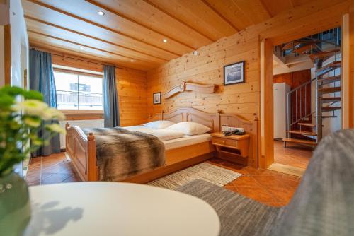 Quality Hosts Arlberg - Hotel Bergheim客房内的一张或多张床位