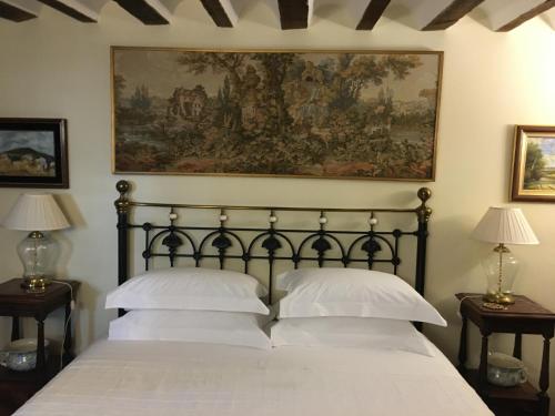 钦琼Casa San Roque的一间卧室配有一张壁画床