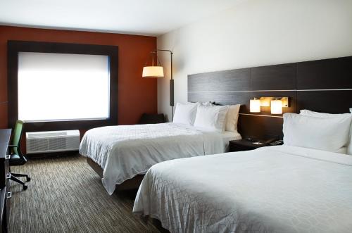 Holiday Inn Express & Suites - Wentzville St Louis West, an IHG Hotel客房内的一张或多张床位