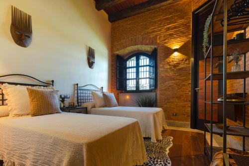 Castillo de Monte la Reina Posada Real & Bodega客房内的一张或多张床位