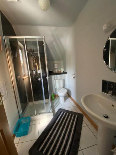 申纳瓦利农庄酒店的一间浴室