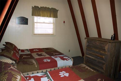 Alpine Lodge Resort客房内的一张或多张床位