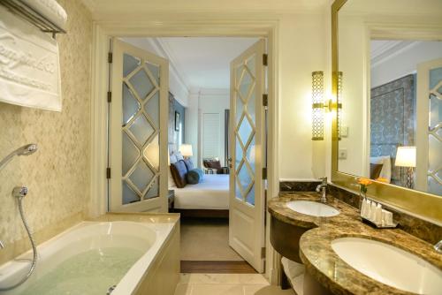 凯宾斯基罗萨别墅酒店的一间浴室