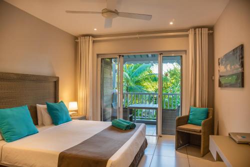 蒙舒瓦西海滩度假公寓式酒店客房内的一张或多张床位