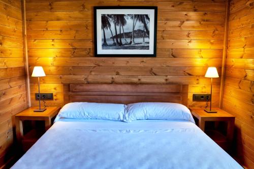 Playa Montroig Camping Resort客房内的一张或多张床位