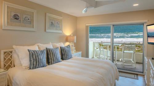 Amelia Island Oceanfront Condo客房内的一张或多张床位