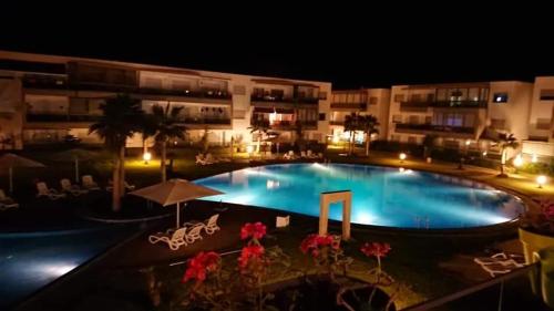 Appartement à blanca Beach sidi rahal内部或周边的泳池